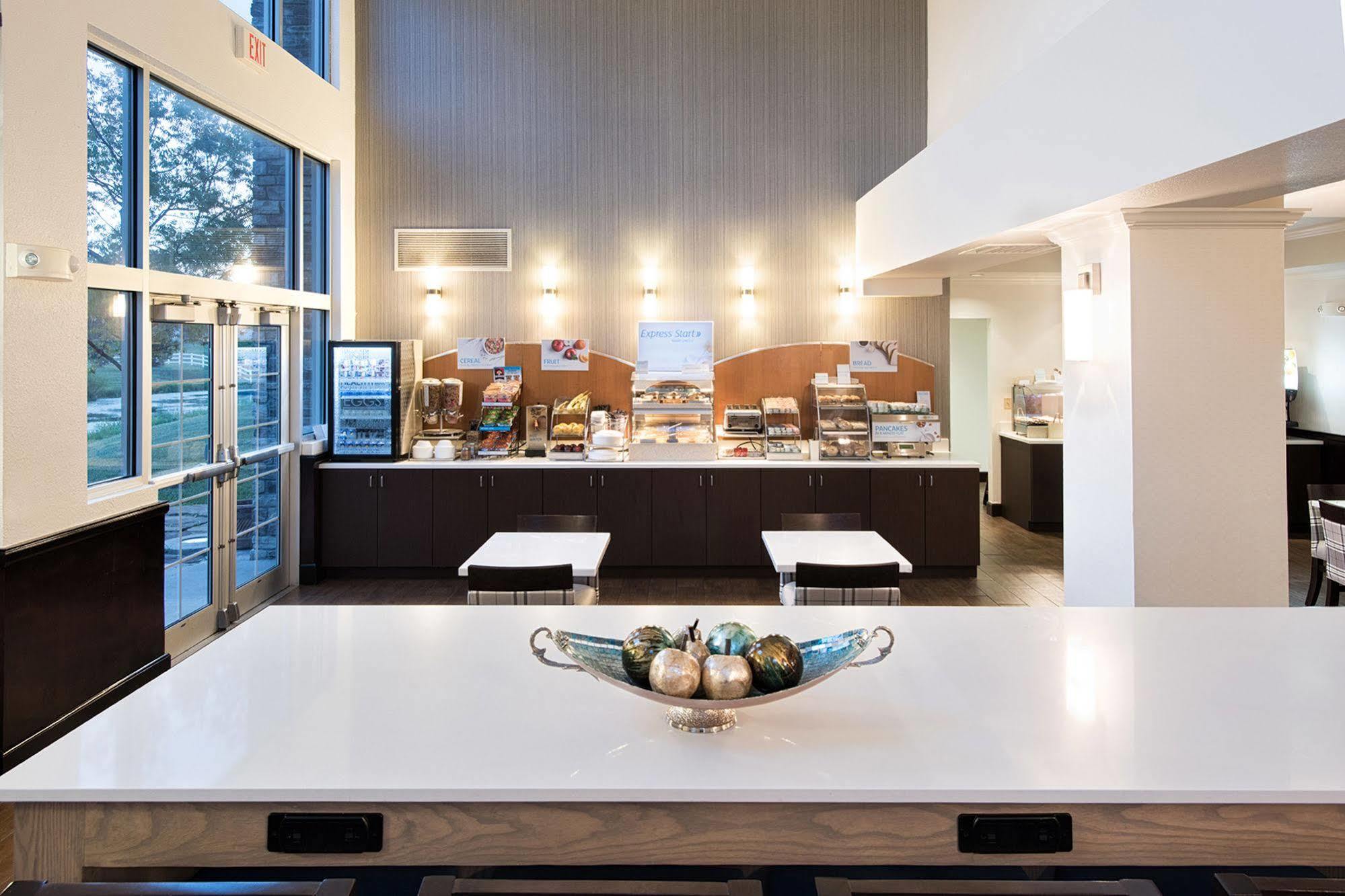 Holiday Inn Express & Suites East Wichita I-35 Andover By Ihg מראה חיצוני תמונה
